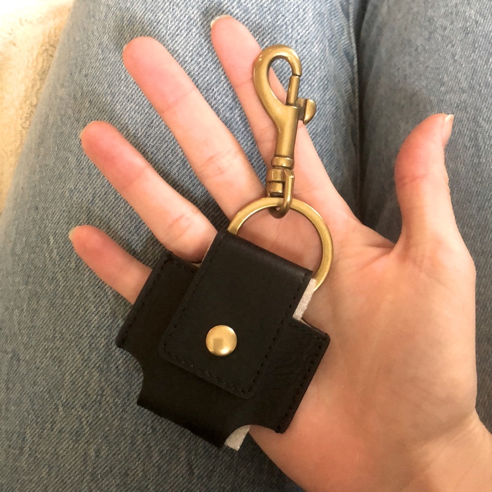 Black Mark & Graham Airpod Case Keychain NWT